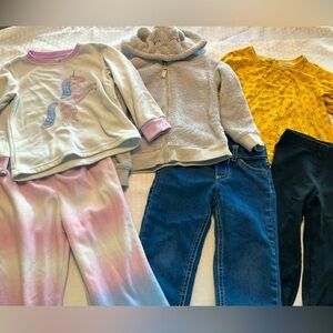 Bundle of 2T Carter’s clothes